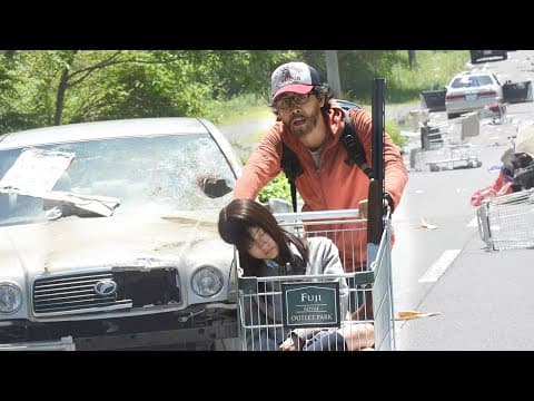 《宅男捡到一个丧尸美少女，为了救她，一路开挂逆袭成英雄！《请叫我英雄》》漫画封面